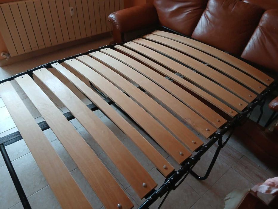 Кожена холна гарнитура: Дивани Тройка/ 3-ка, Двойка/ 2-ка, 2 табуретки