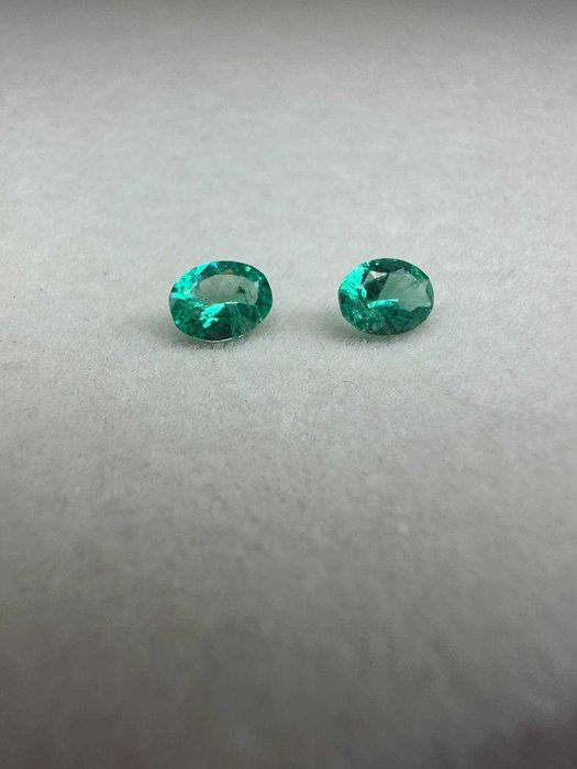 Натуральный природный камень изумруд пара - 0,79 ct