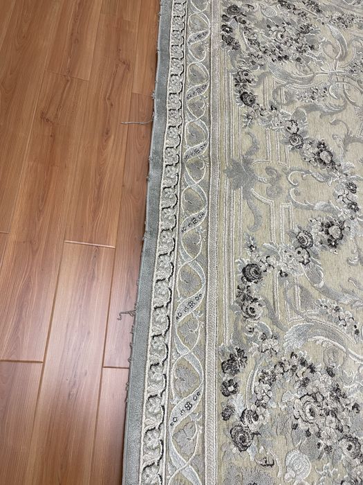 Палас в хорошем состоянии