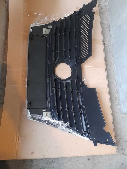 Решетка VW пасат B6 НОВА