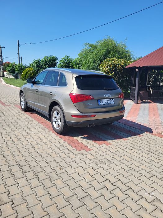 Vând Audi Q5 an 2009