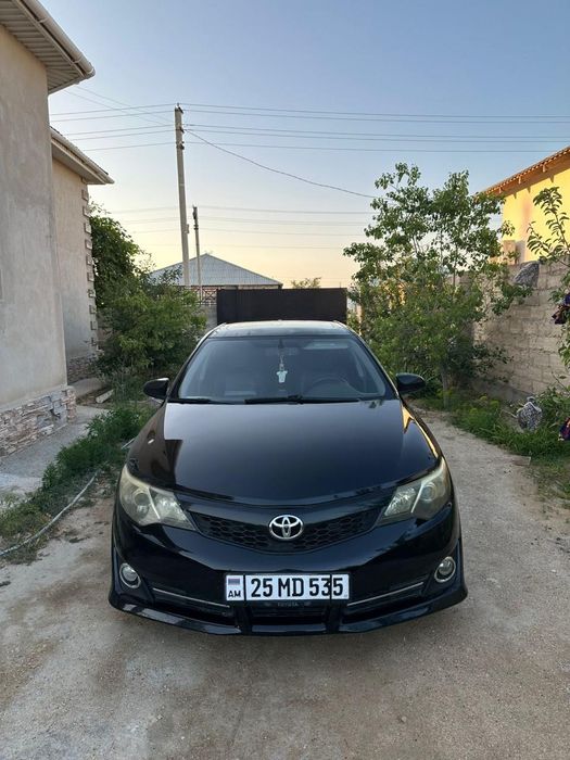 Toyota Camry 2013 года