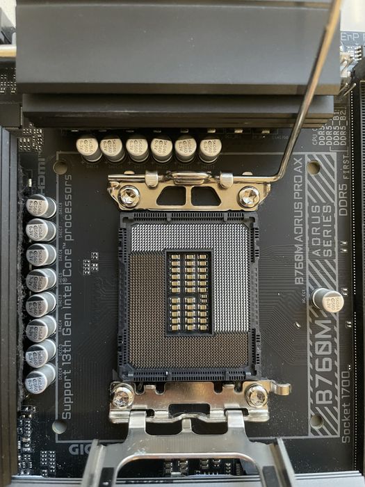 Gigabyte B760M AORUS PRO AX DDR5 / WiFi 6E / BT / LGA1700