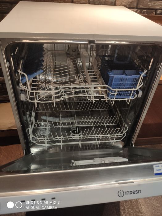 Продам посудомоечную машину