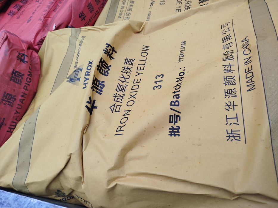 Сажа/пигменты/ пластификатор/химикат/оксид железа/белый цемен