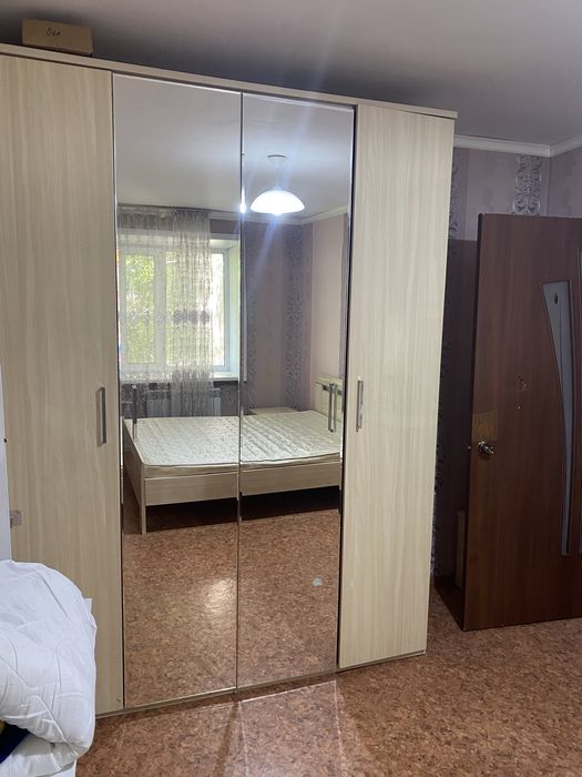 Кровать, матрас, шкаф, комод, тумбочки
