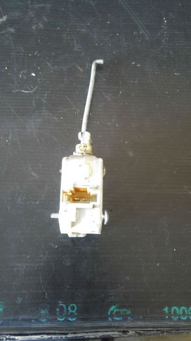 motoras deschidere usa rezervor vw golf 4 1J1 cod 1j6862159a