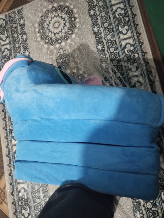 Детское кресло, кровать.