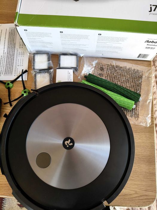 Robot aspirator
iRobot Roomba j7+set consumabile Cadou!Produs ca nou/