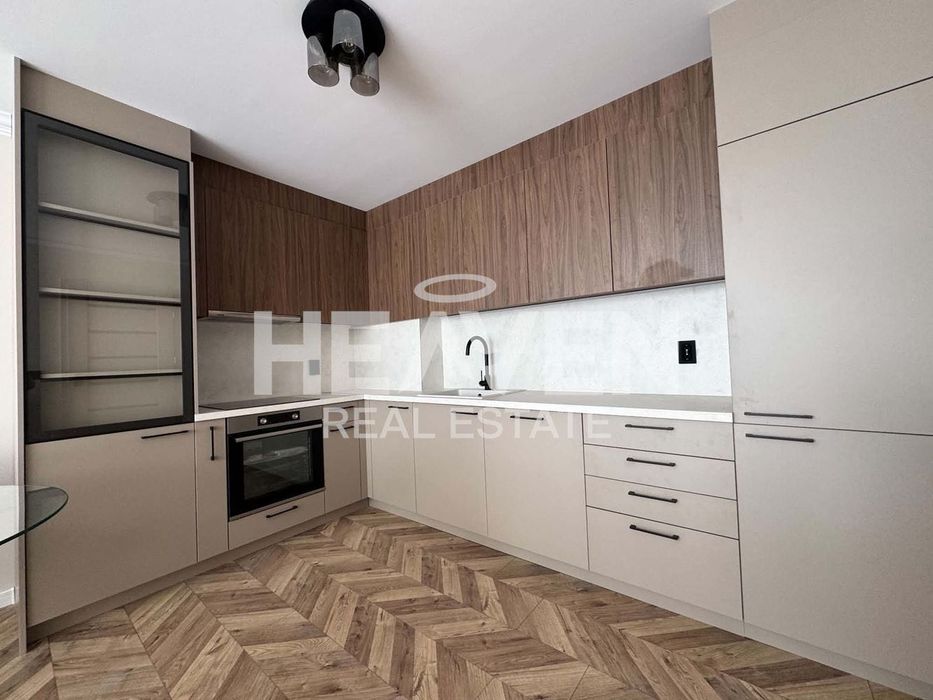 Продава се Тристаен апартамент в Пловдив, Остромила - 105 кв.м за 1696 €/кв.м - Снимка #1