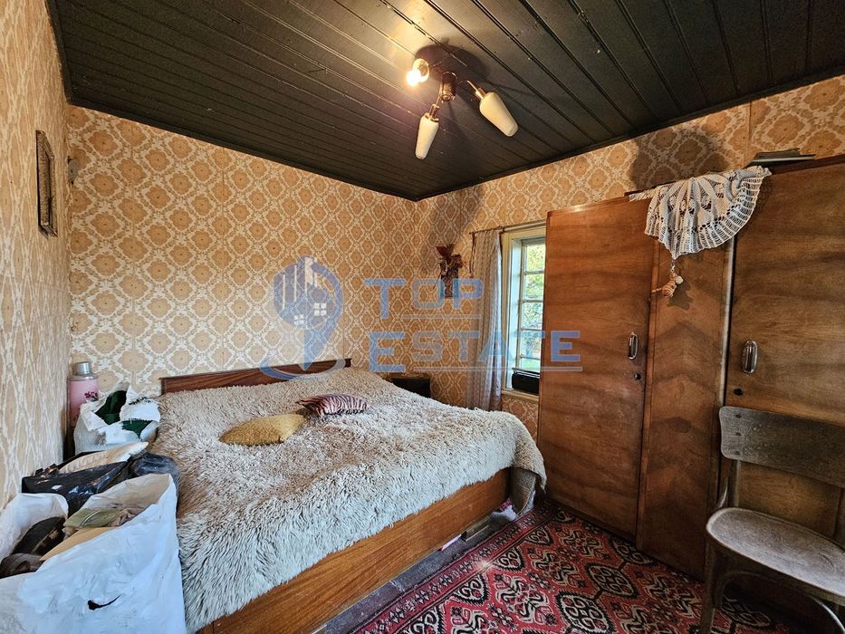 Тухлена къща с голям двор и кладенец в село Писарево