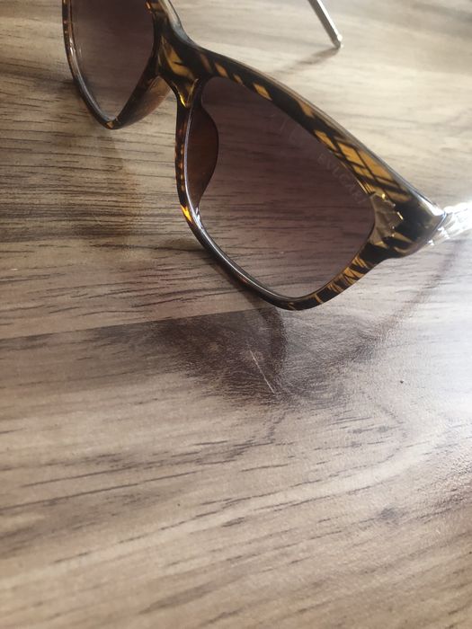 Очки солнцезащитные