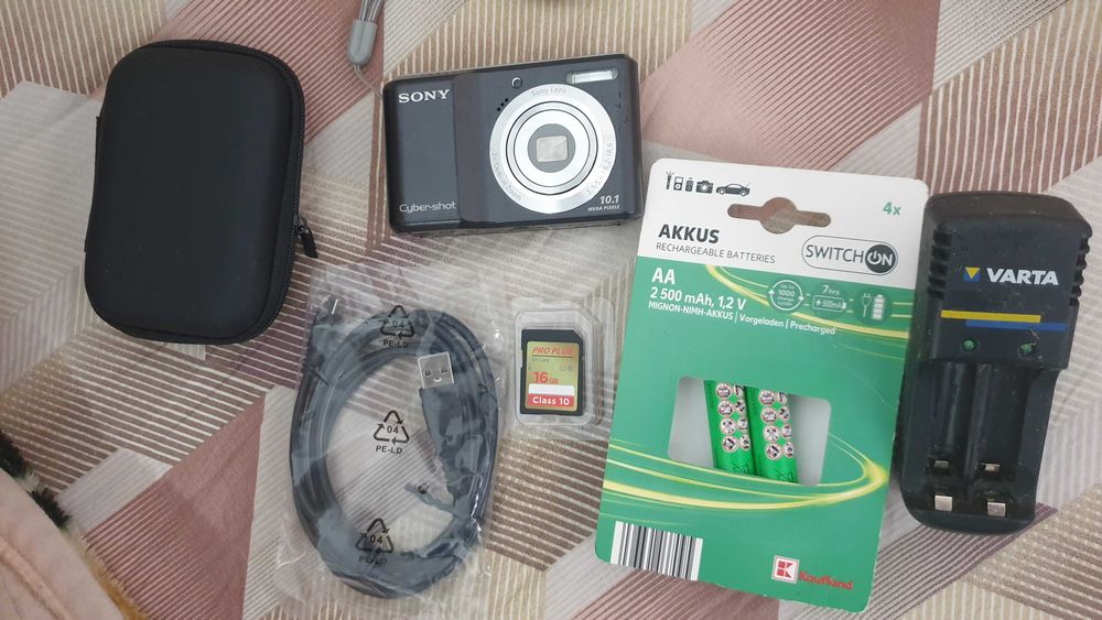 Sony Cyber-shot DSC-S2000