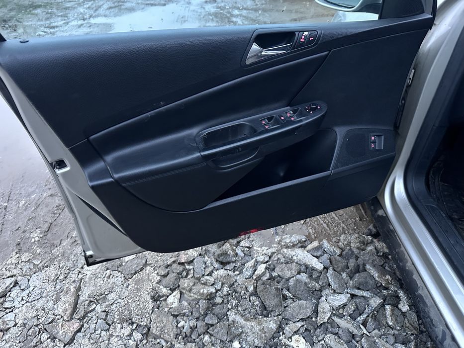 Dezmembrez / dezmembrari passat b6 2.0 bmp dsg  bi-xenon LD1W