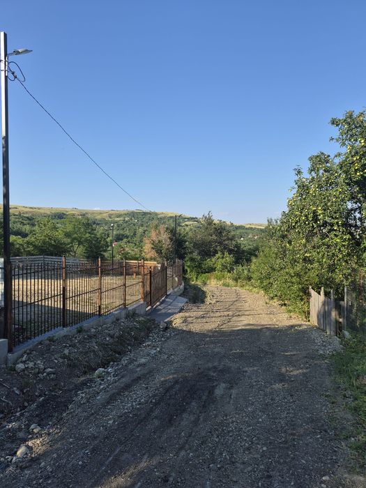 Teren intravilan de vânzare