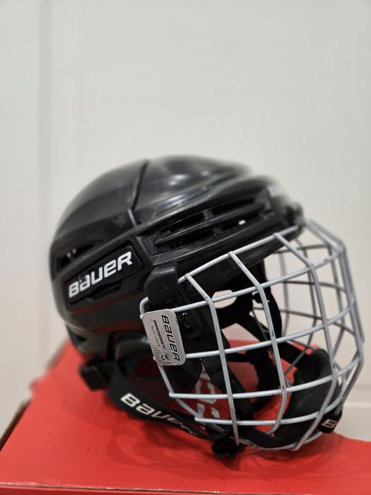 Продам хоккейный шлем, Bauer