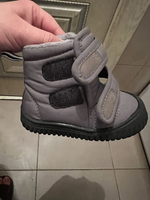 Продам ботинки для малыша(осень-весна)