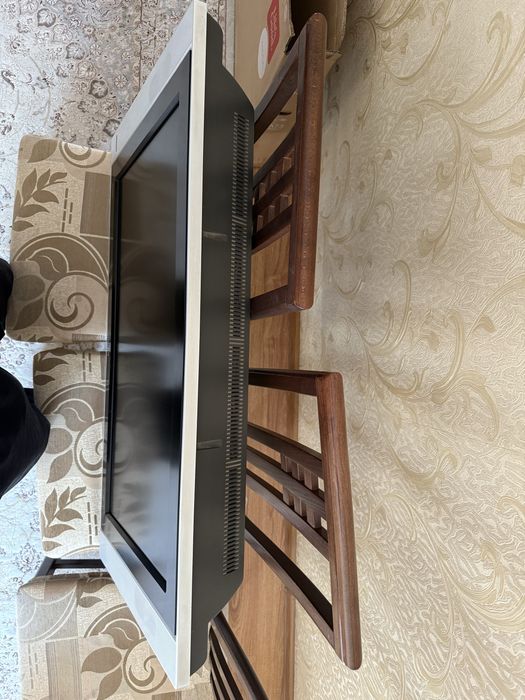 Телевизор “Philips”.