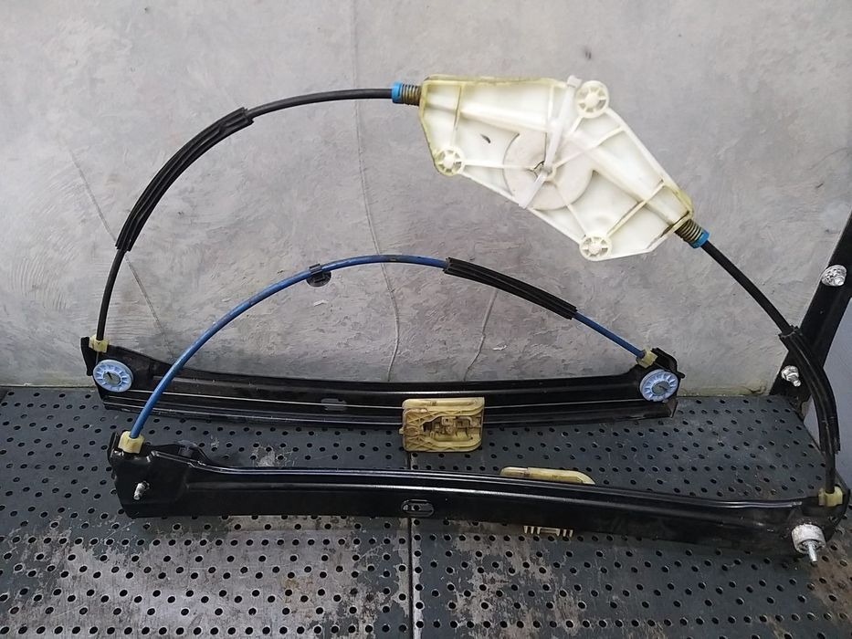 Macara geam dreapta fata vw touran 3 5ta837462