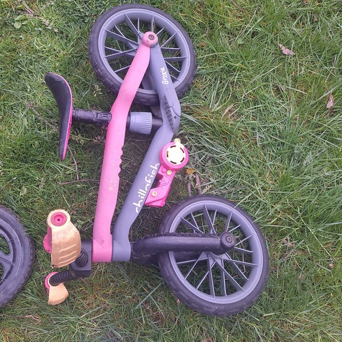 Vand doua biciclete de copiii fara pedale