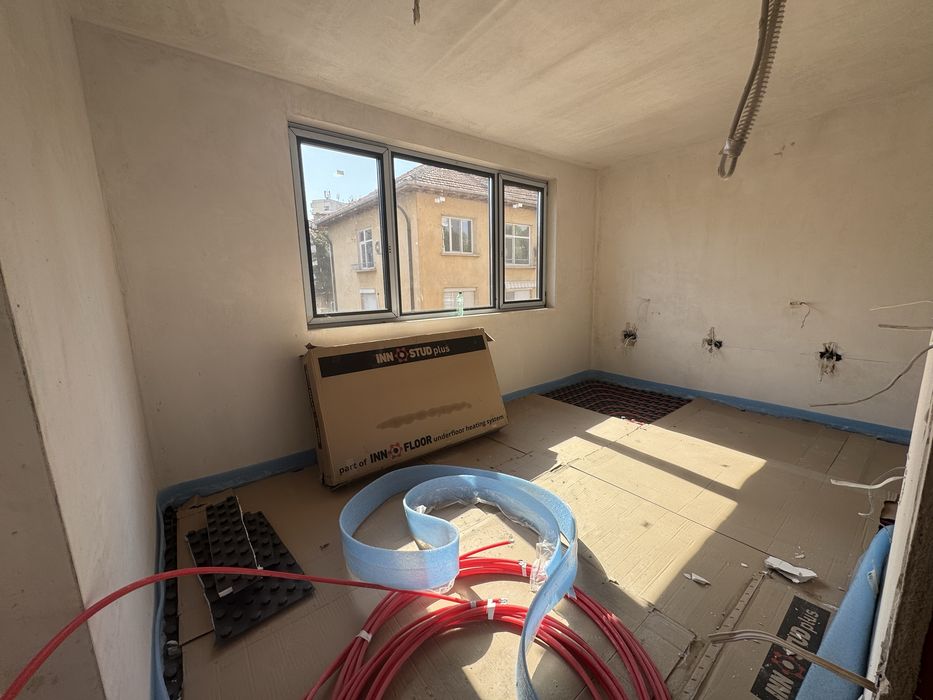 Продава се Двустаен апартамент в Плевен, Идеален център - 73 кв.м за 1453 €/кв.м - Снимка #7