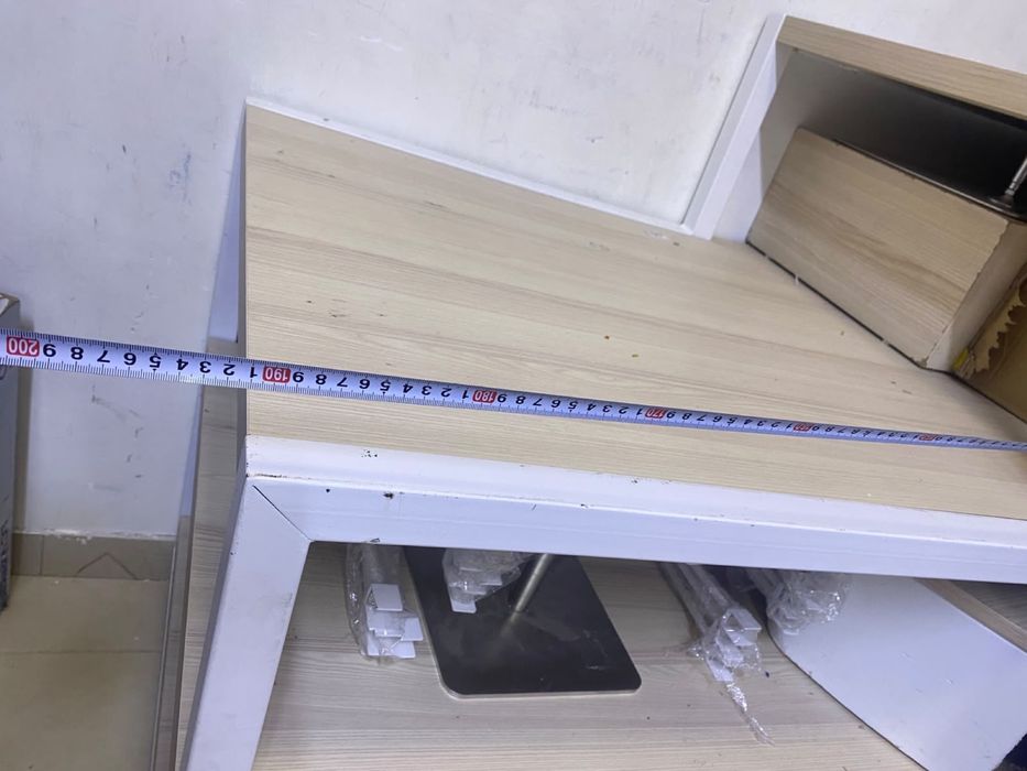 Продам стол для магазина одежды