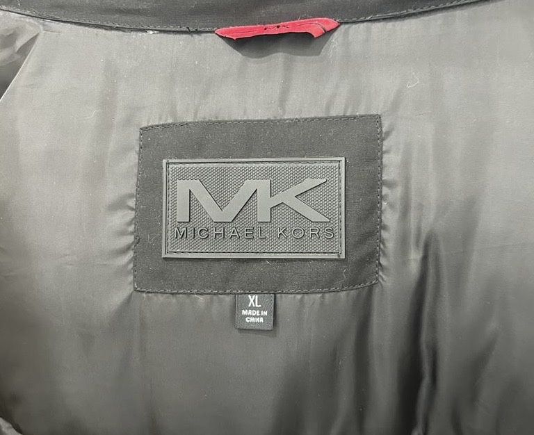 Продам зимний пуховик Michael Kors
