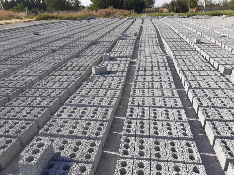 Шлакаблоктар сатылады.