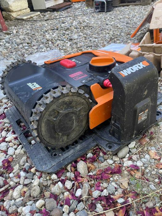 Mașină de tuns iarba WORX Landroid M WR141E-cititi descrierea