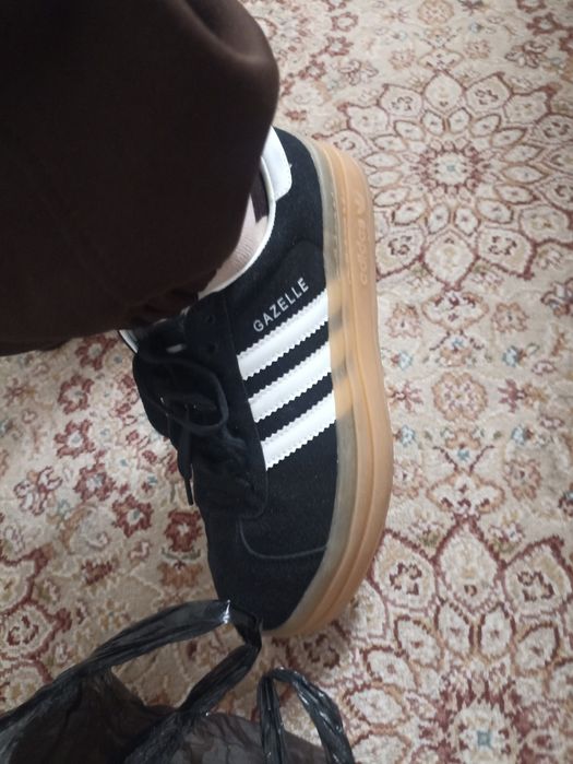 Продам обувь кроссовка и туфли