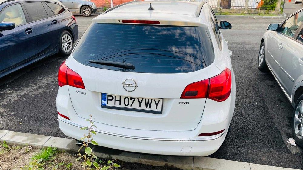 Opel Astra Sports Tourer 2014