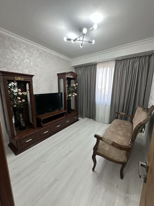 Горка с телевизором