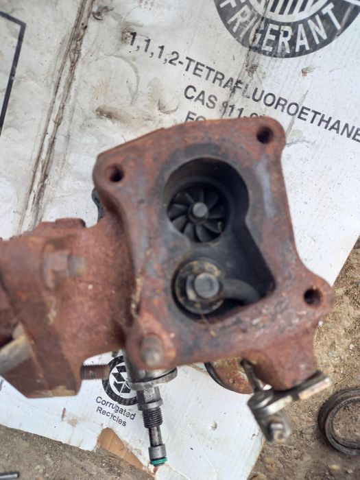 Turbina cu galerie evacuare 1.5dci Dacia Renault Logan Sandero defecta