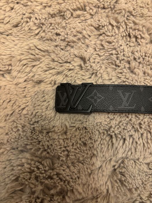 curea lv neagra noua