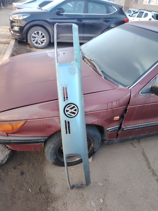 Продам решетку радиатора на вольсвваген пассат б3 оригинал