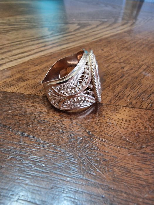 Золотая печатка новая.