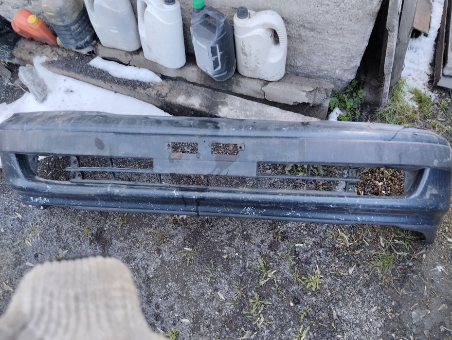 Бампер Тойота Карина  продам