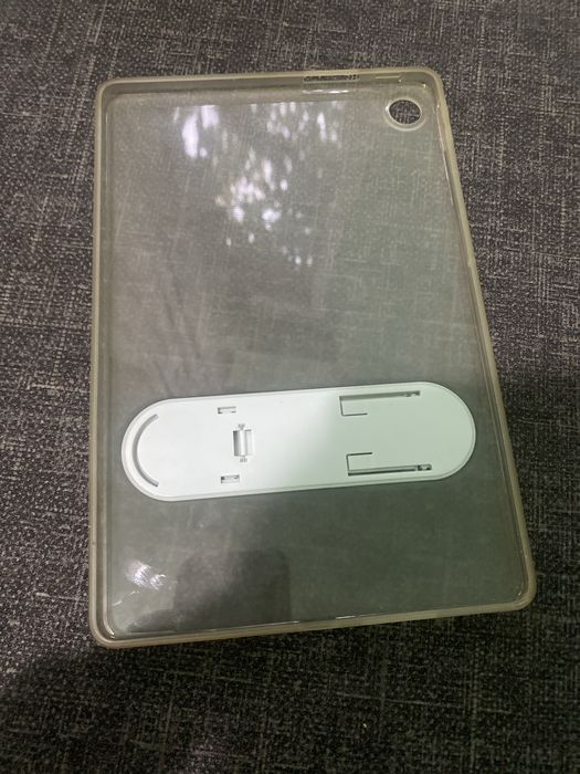 Vand tableda lenovo stare utilizat , ecranul trebuie schimbat inrest el e nou , si husa este noua
