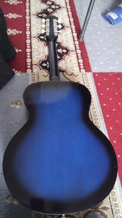 Гитара  в хорошем сост.