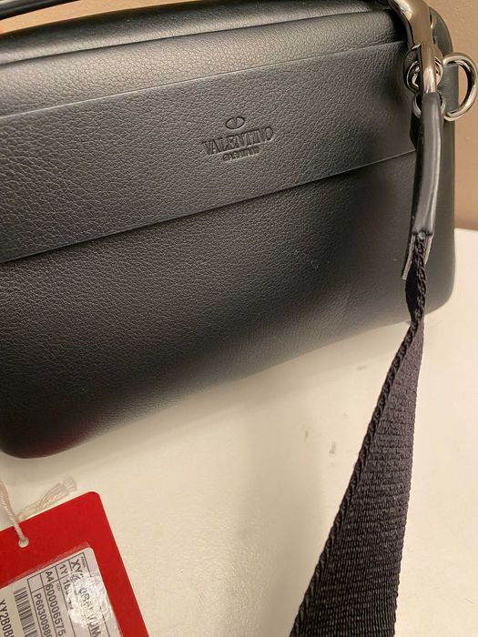 Valentino Garavani geanta piele, autentica, retail price 1200 euro