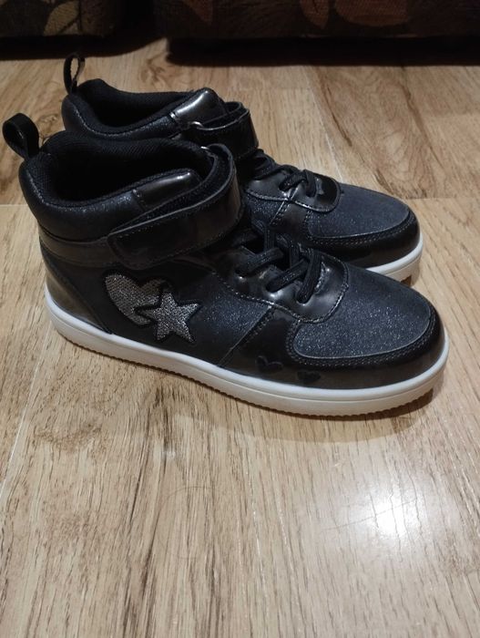 Високи сникърси  sinsay + подарък