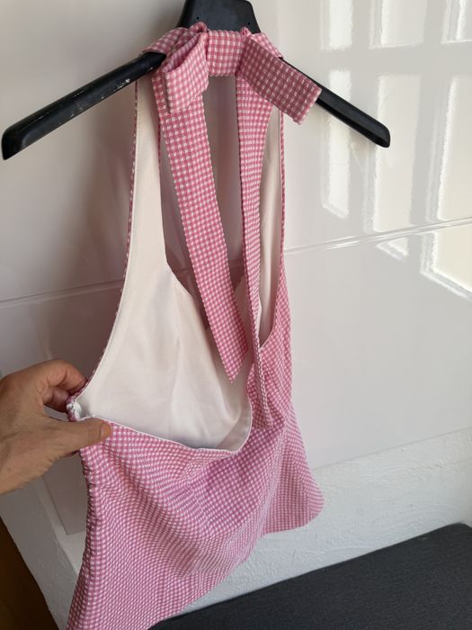 Top cu decolteu  adanc Zara