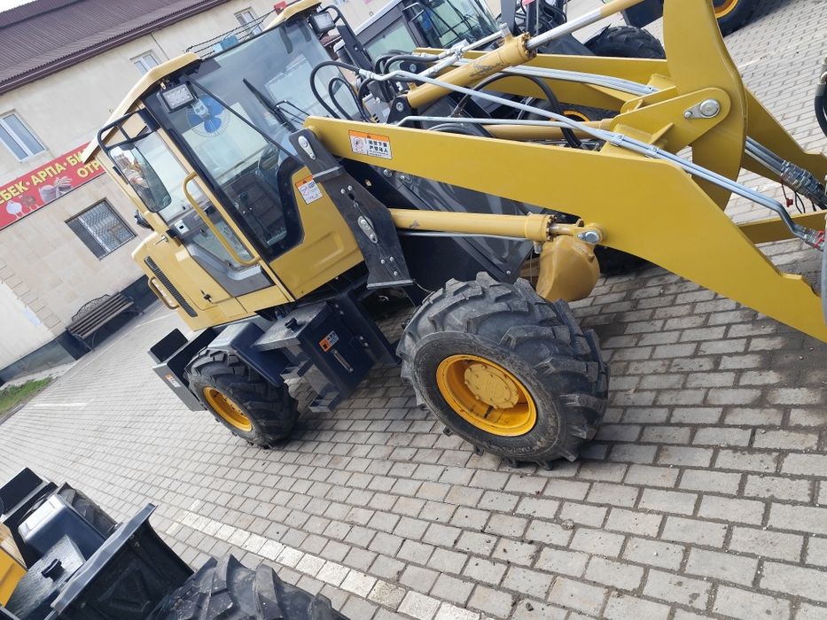 Погрузчик 938 новый без пробег