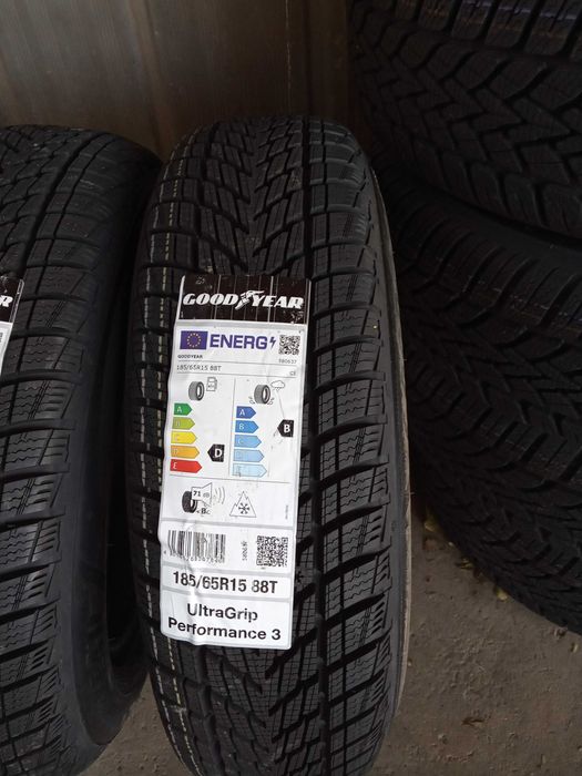 2 Нови зимни гуми 185/65R15 Goodyear UG3 88T DOT3724 made in Germany