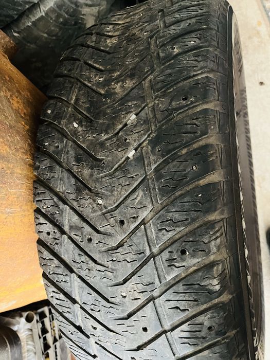 Продам зимние шины Yokohama 265/65 R17
