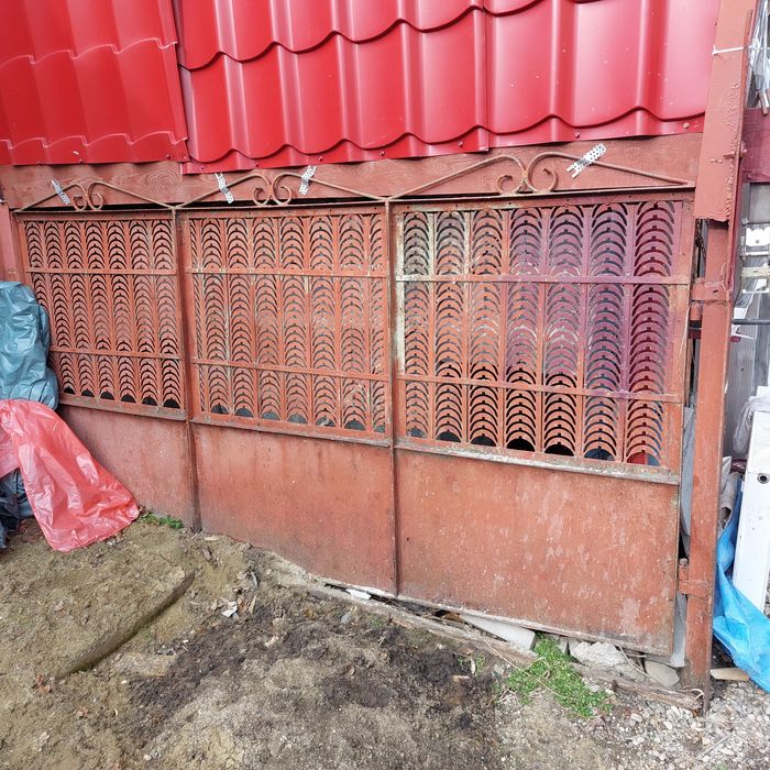 Porți metalice 2 Porți a3metri fiecare + o poartă de 1,10m de intrare