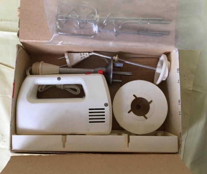 Продаётся Электромиксер-взбивалка