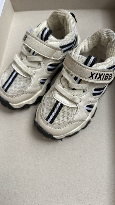 Детский кроссовка