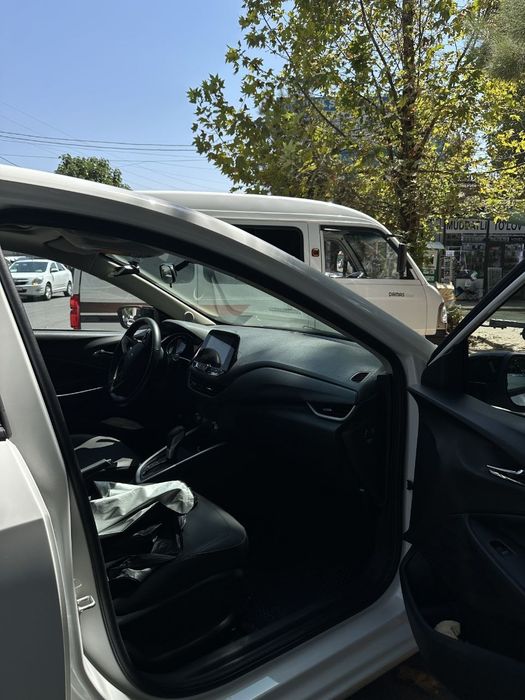 Chevrolet onix redline