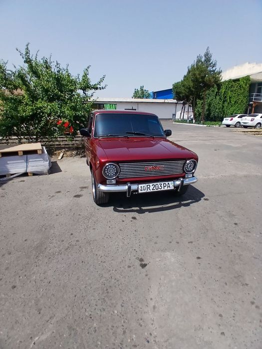 Vaz 2102 sotiladi